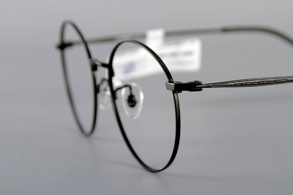 Nếu không dùng kính đeo mắt đúng số độ, đôi mắt bạn có thể bị tăng độ lên nhanh chóng