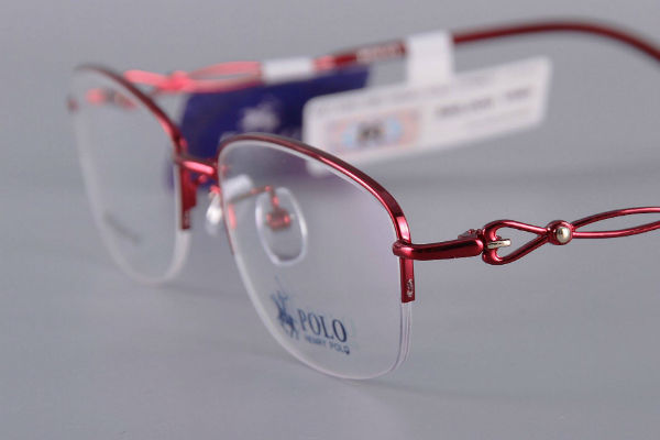 Mắt Kính TiTan - Điện Biên Phủ Quận 3 là nơi cung cấp mắt kính lão đáng để bạn trải nghiệm