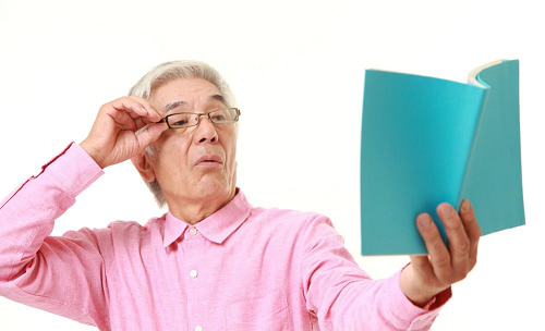 Người trung niên có nên sử dụng tròng kính Blue Control không?