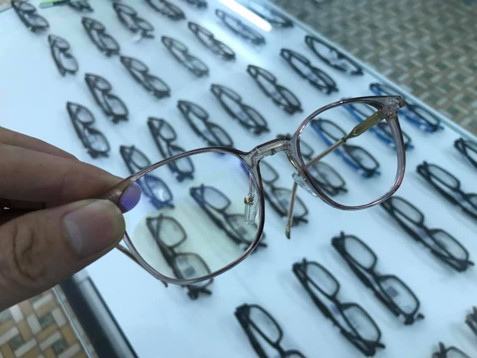 Tham khảo bảng giá mắt kính chống ánh sáng xanh Sài Gòn