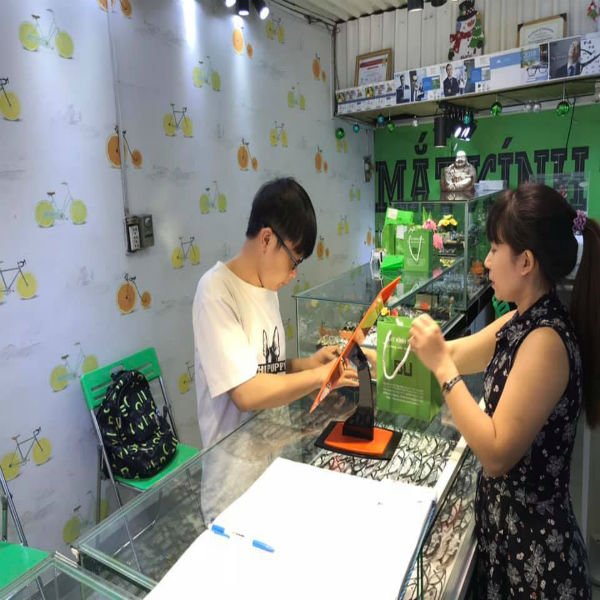 Mat kinh vo gia - Nguoi mua lam nguoi ban khong bao gio lam Mắt kính vô giá - Người mua lầm, người bán không bao giờ lầm