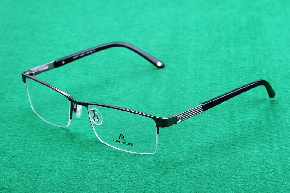 Chuyên gia mắt kính chia sẻ cách cắt kính cận mỏng ở Sơn La