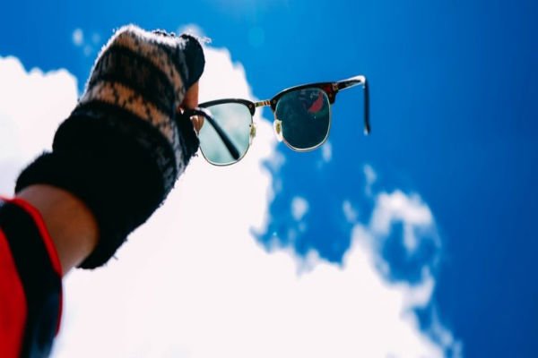 Tròng kính chống tia UV bảo vệ mắt chống lại ánh nắng gay gắt của mặt trời