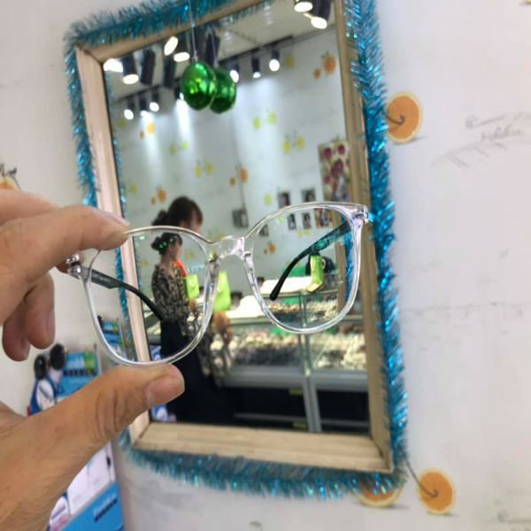 Hong-hot-dia-chi-mua-kinh-can-o-dau-tot-tp-hcm-hoi-4-mat-tin-cay Hóng hớt địa chỉ mua kính cận ở đâu tốt TP HCM hội “4 mắt” tin cậy