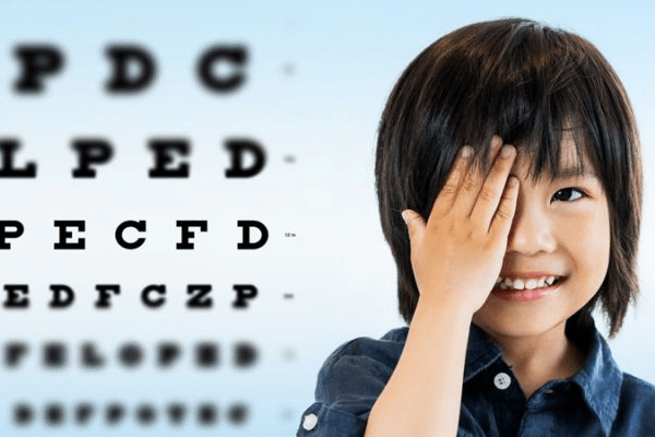 Có phương pháp nào chữa cận thị nặng cho trẻ em không?
