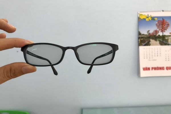 Một chiếc kính đổi màu chất lượng sẽ giúp đôi mắt “triệt tiêu” các vấn đề gây hại mắt