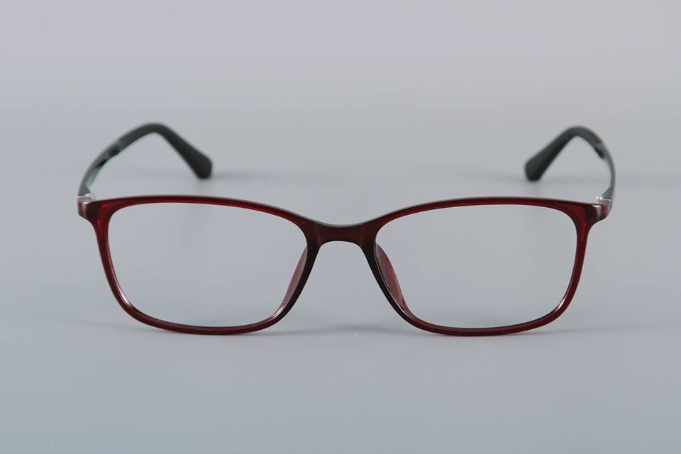 Chuyên gia hướng dẫn cách đeo kính cận đúng không tăng độ