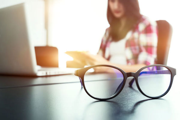 3-uu-diem-cua-trong-kinh-chemi-khien-ban-nga-mu-than-phuc 3 ưu điểm của tròng kính Chemi khiến bạn ngả mũ thán phục