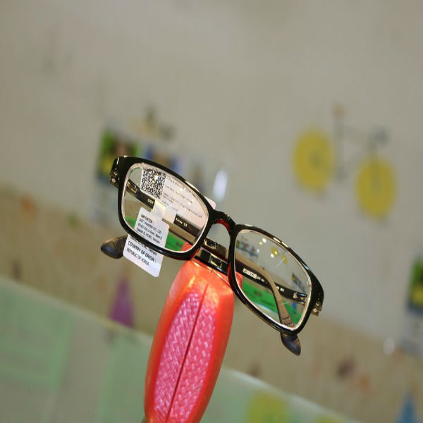 Danh-gia-nhanh-nhung-loai-trong-kinh-can-tot-nhat-duoc-ua-chuong Đánh giá nhanh 4 thương hiệu tròng kính cận tốt được ưa chuộng
