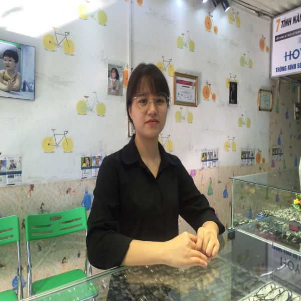kinh-can-mat-mong Lý do kính cận mắt mỏng chiếm No.1 trong lòng người tiêu dùng