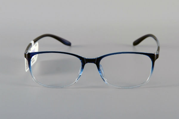 Nếu phát hiện các dấu hiệu bất thường của thị lực, bạn có thể đến kiểm tra mắt ở bệnh viện hoặc các trung tâm kính thuốc uy tín