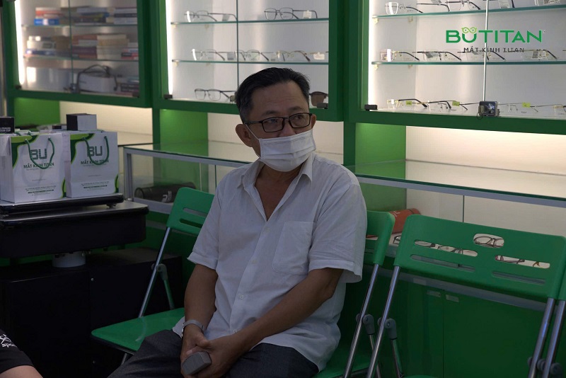 dấu hiệu đeo kính sai độ