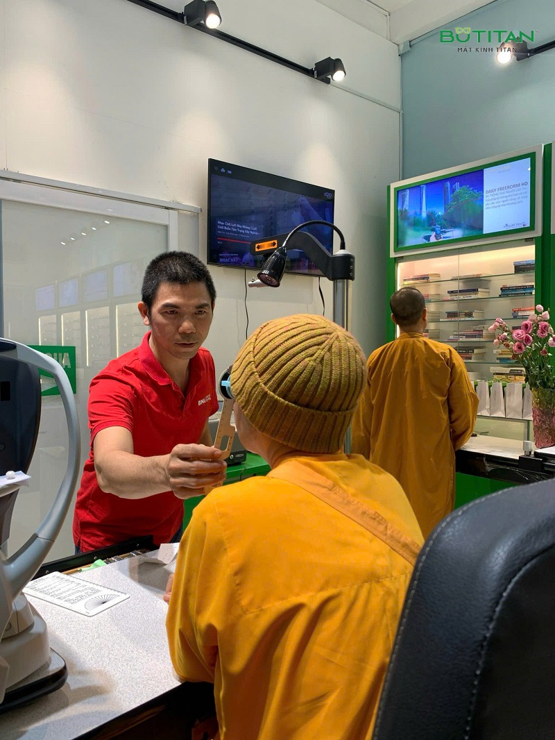 cửa hàng kính mắt