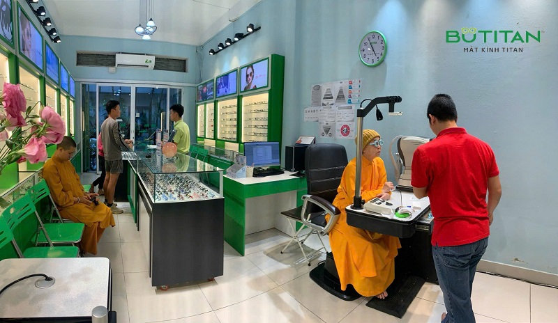 Mắt kính BUTITAN