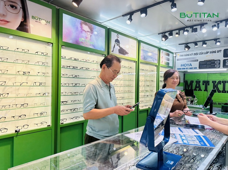 Mắt kính BUTITAN