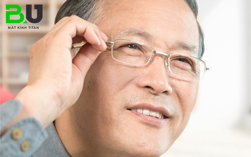 Tìm hiểu lão thị đeo kính gì đưa bạn đến những kỷ niệm