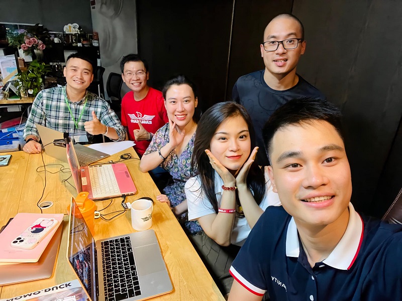 Mắt kính BUTITAN