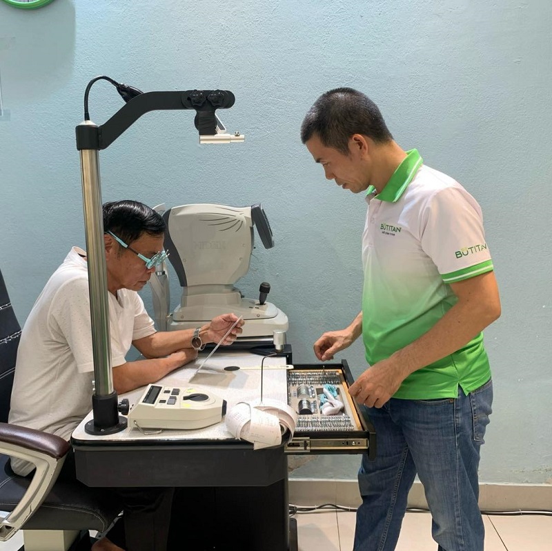 Học kỹ thuật viên khúc xạ ở đâu