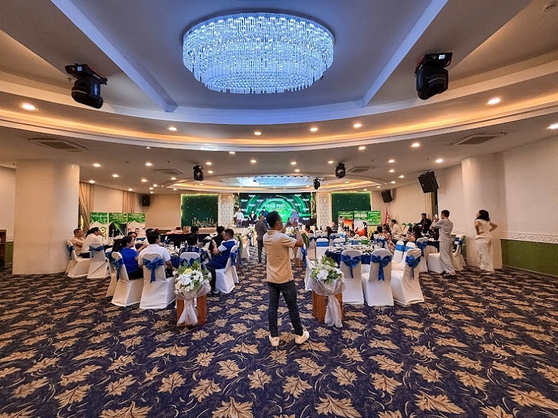 Mắt kính BUTITAN